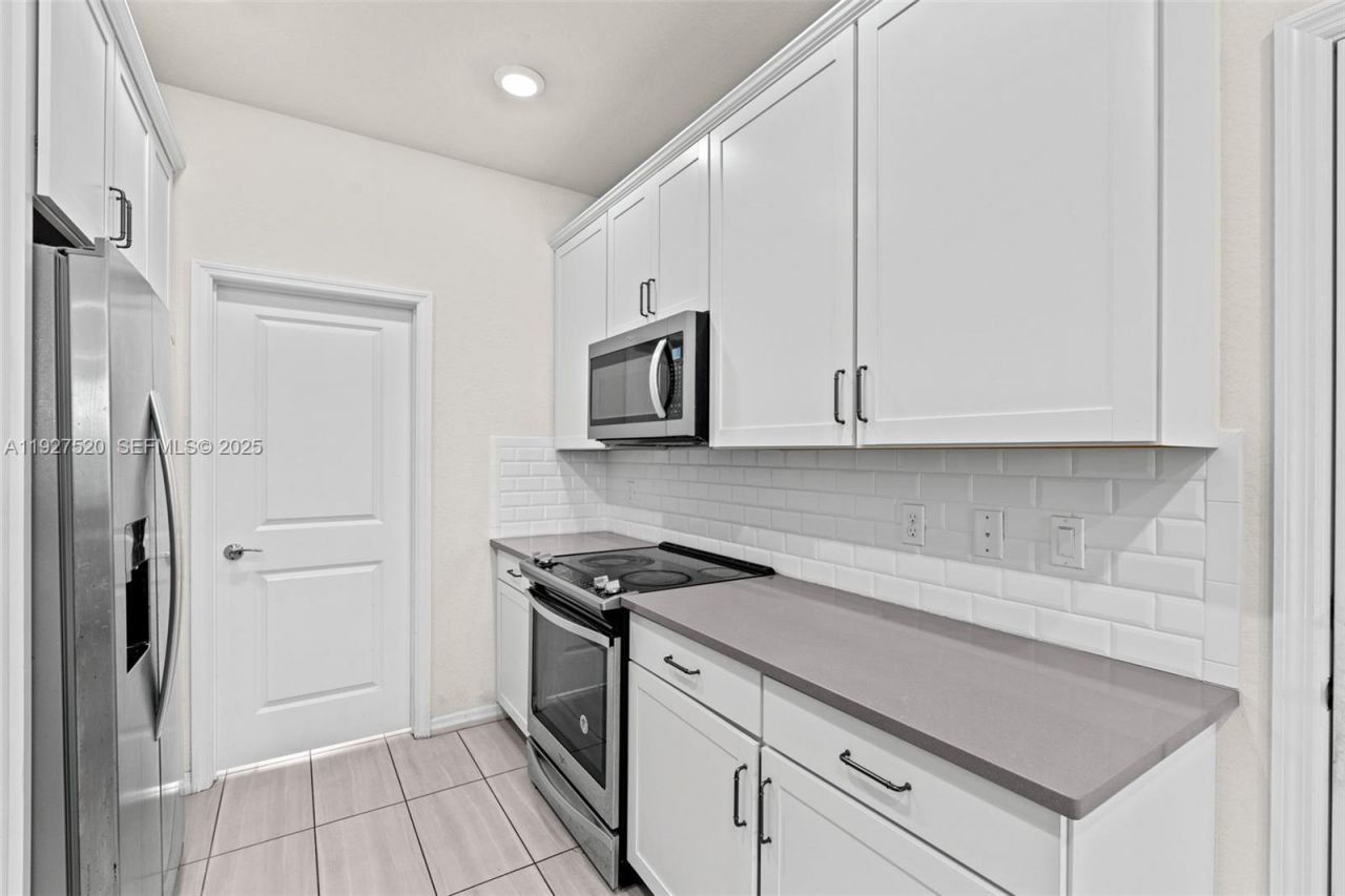 1190 Eucalyptus Dr, Unit 5, Hollywood, FL 33021 Photo