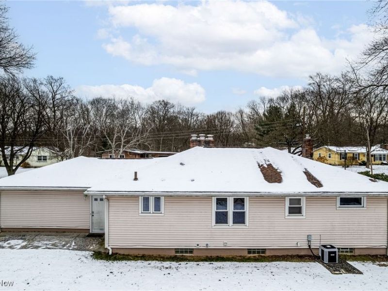 364 Mowbray Road, Akron, OH 44333 Photo 2