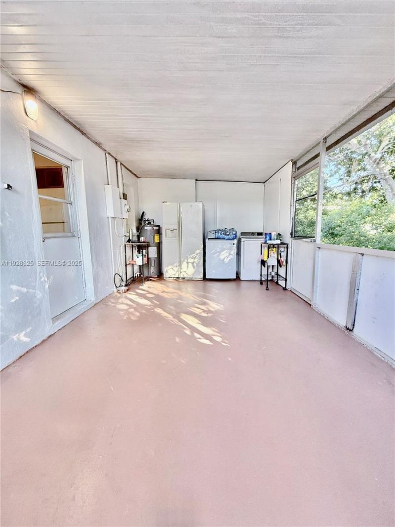 334 W 36th Ter, Hialeah, FL 33012 Photo