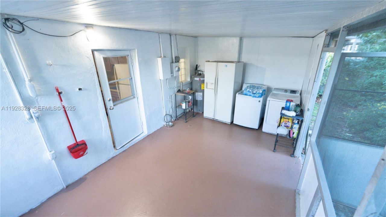 334 W 36th Ter, Hialeah, FL 33012 Photo