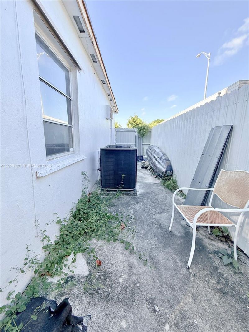 334 W 36th Ter, Hialeah, FL 33012 Photo