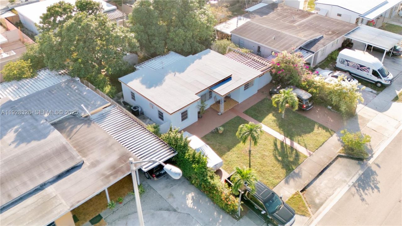 334 W 36th Ter, Hialeah, FL 33012 Photo