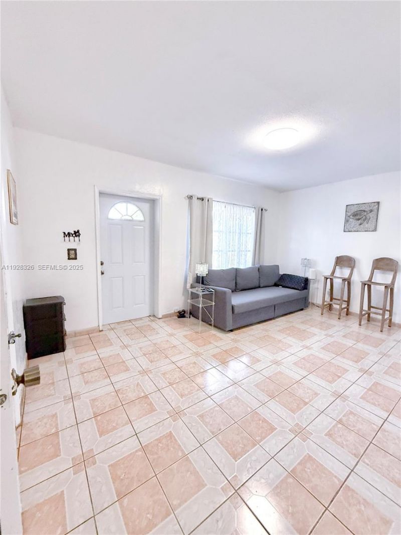 334 W 36th Ter, Hialeah, FL 33012 Photo