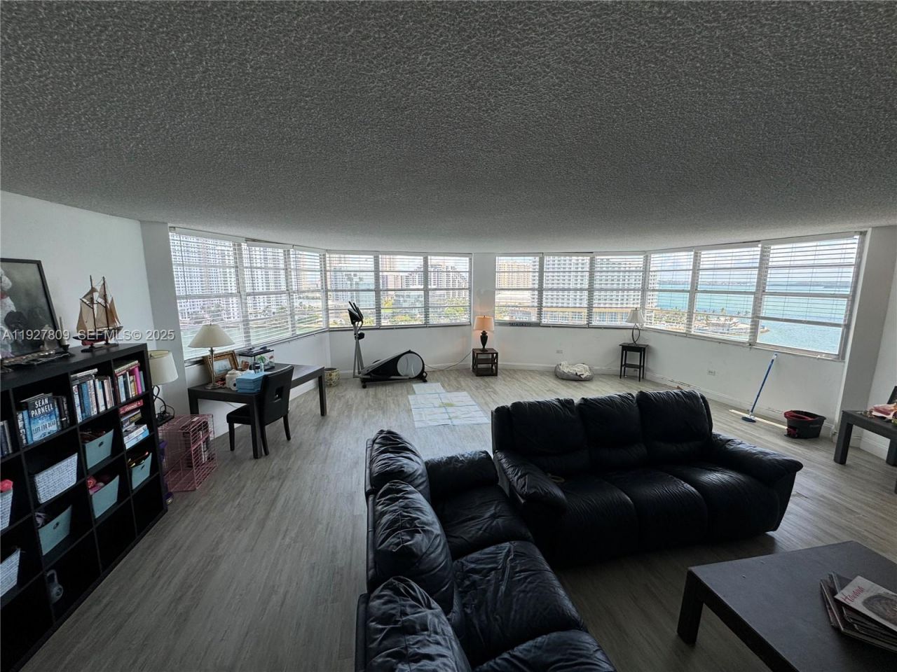 905 Brickell Bay Dr, Unit 1530, Miami, FL 33131 Photo