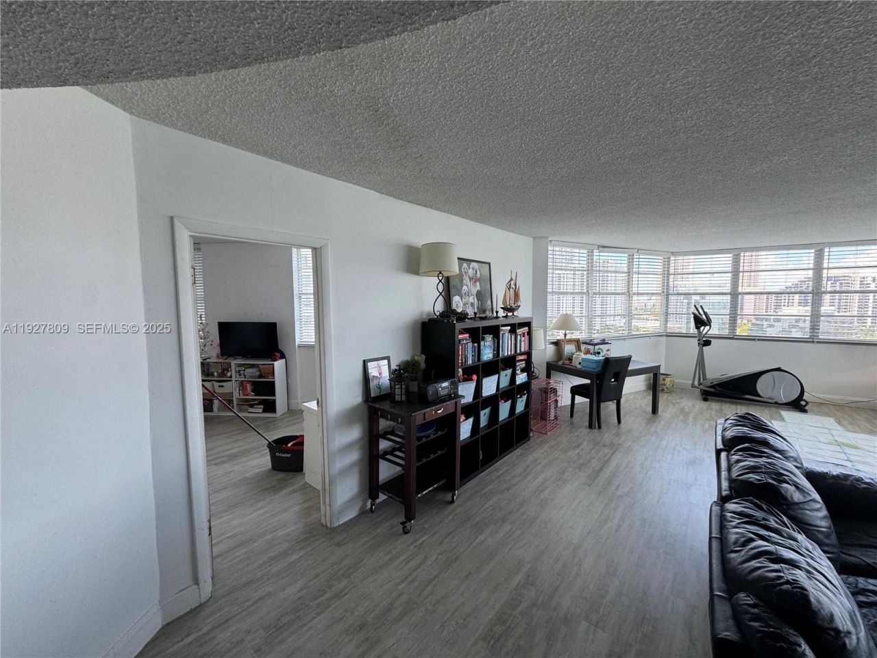 905 Brickell Bay Dr, Unit 1530, Miami, FL 33131 Photo