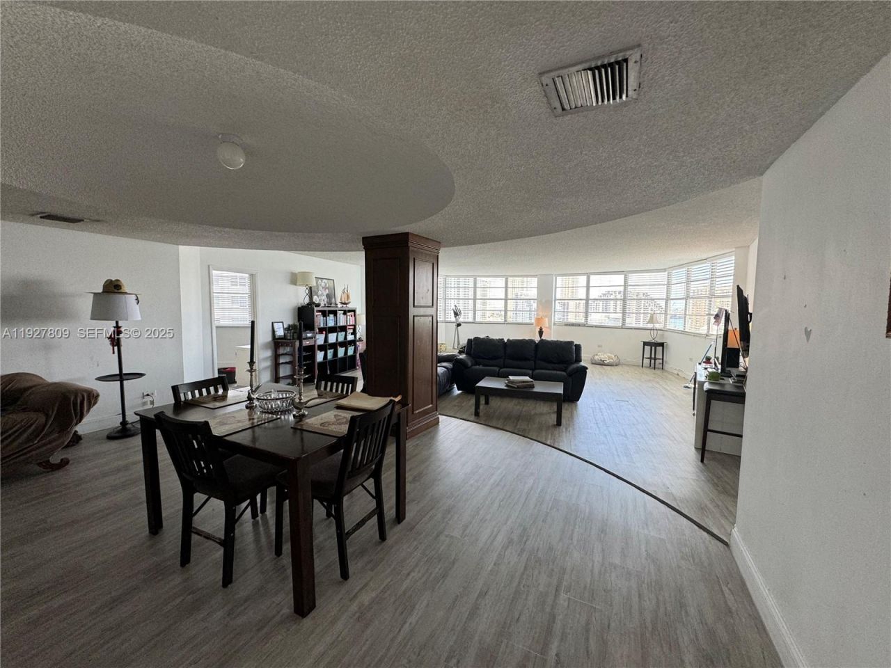 905 Brickell Bay Dr, Unit 1530, Miami, FL 33131 Photo