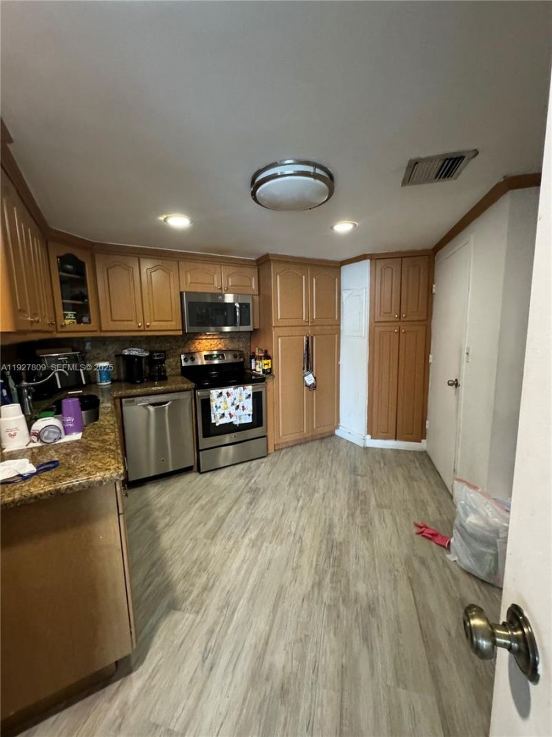 905 Brickell Bay Dr, Unit 1530, Miami, FL 33131 Photo