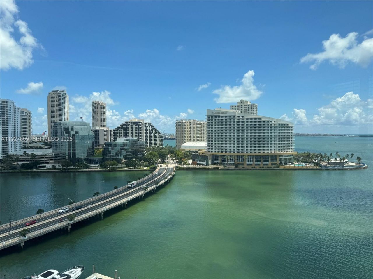 905 Brickell Bay Dr, Unit 1530, Miami, FL 33131 Photo