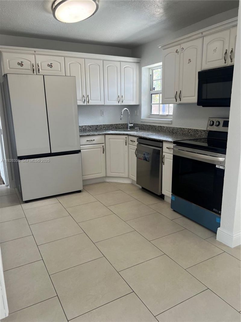 17331 NW 45th Ct, Miami Gardens, FL 33055 Photo