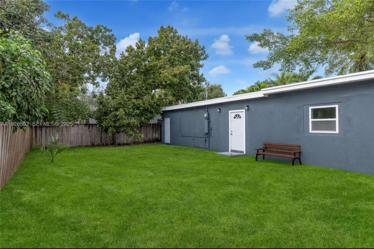 434 NW 110th St, Miami, FL 33168 Photo