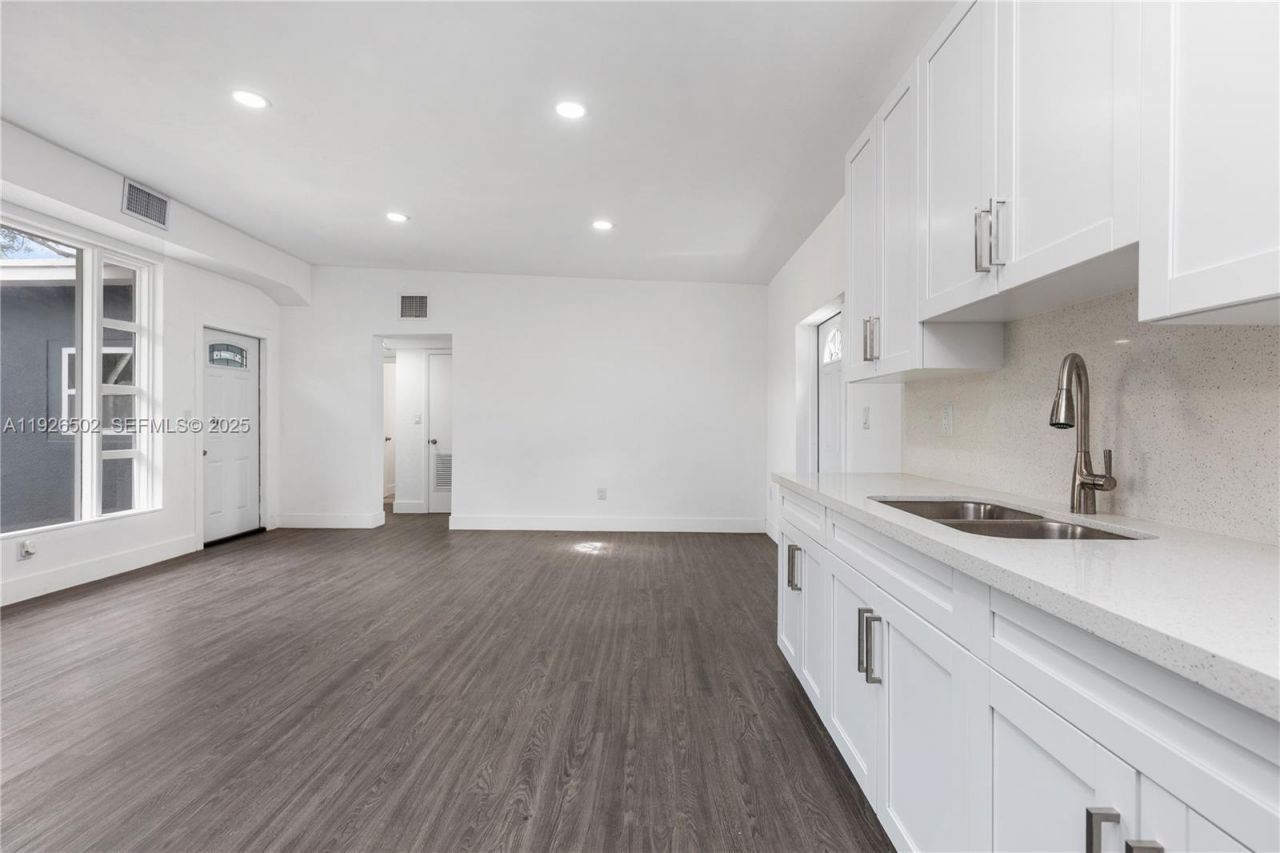 434 NW 110th St, Miami, FL 33168 Photo