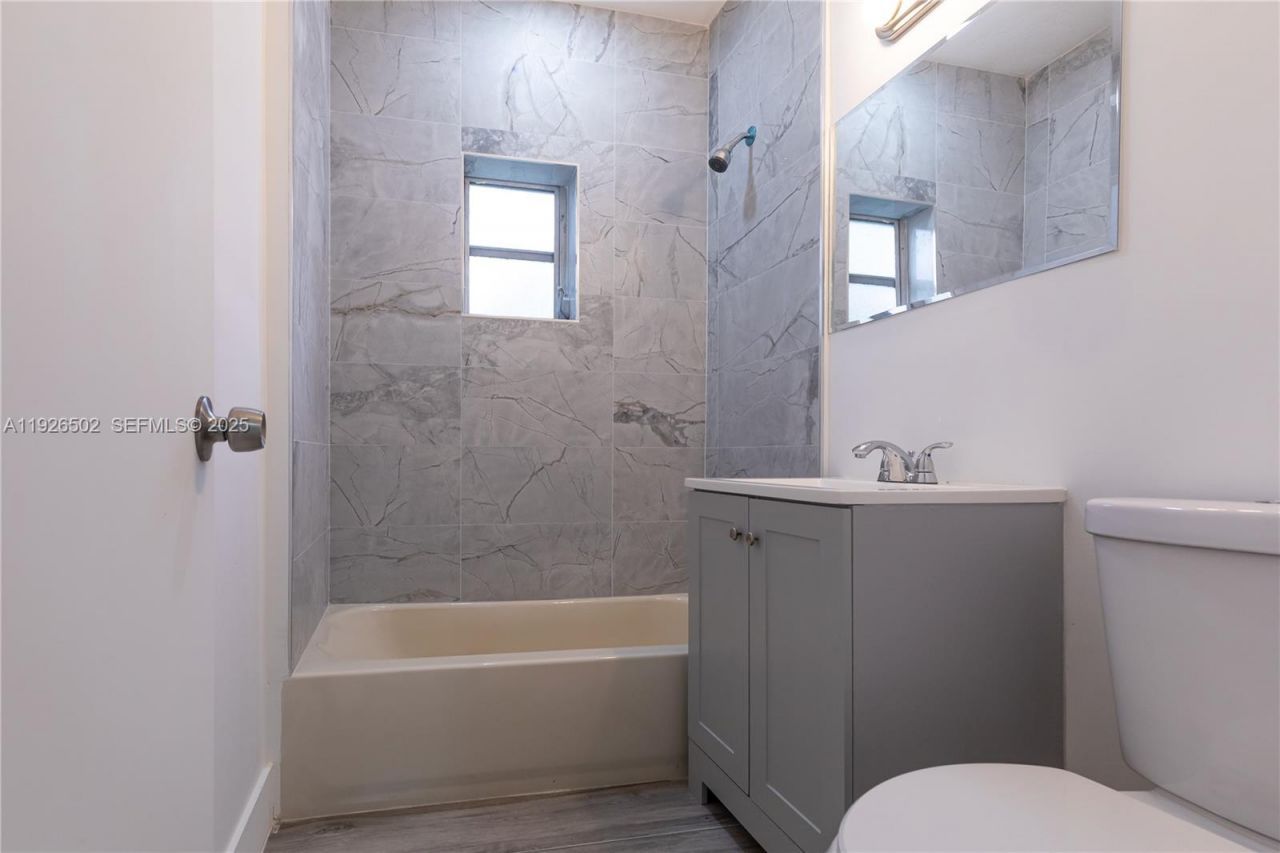 434 NW 110th St, Miami, FL 33168 Photo