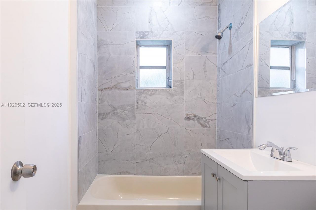 434 NW 110th St, Miami, FL 33168 Photo