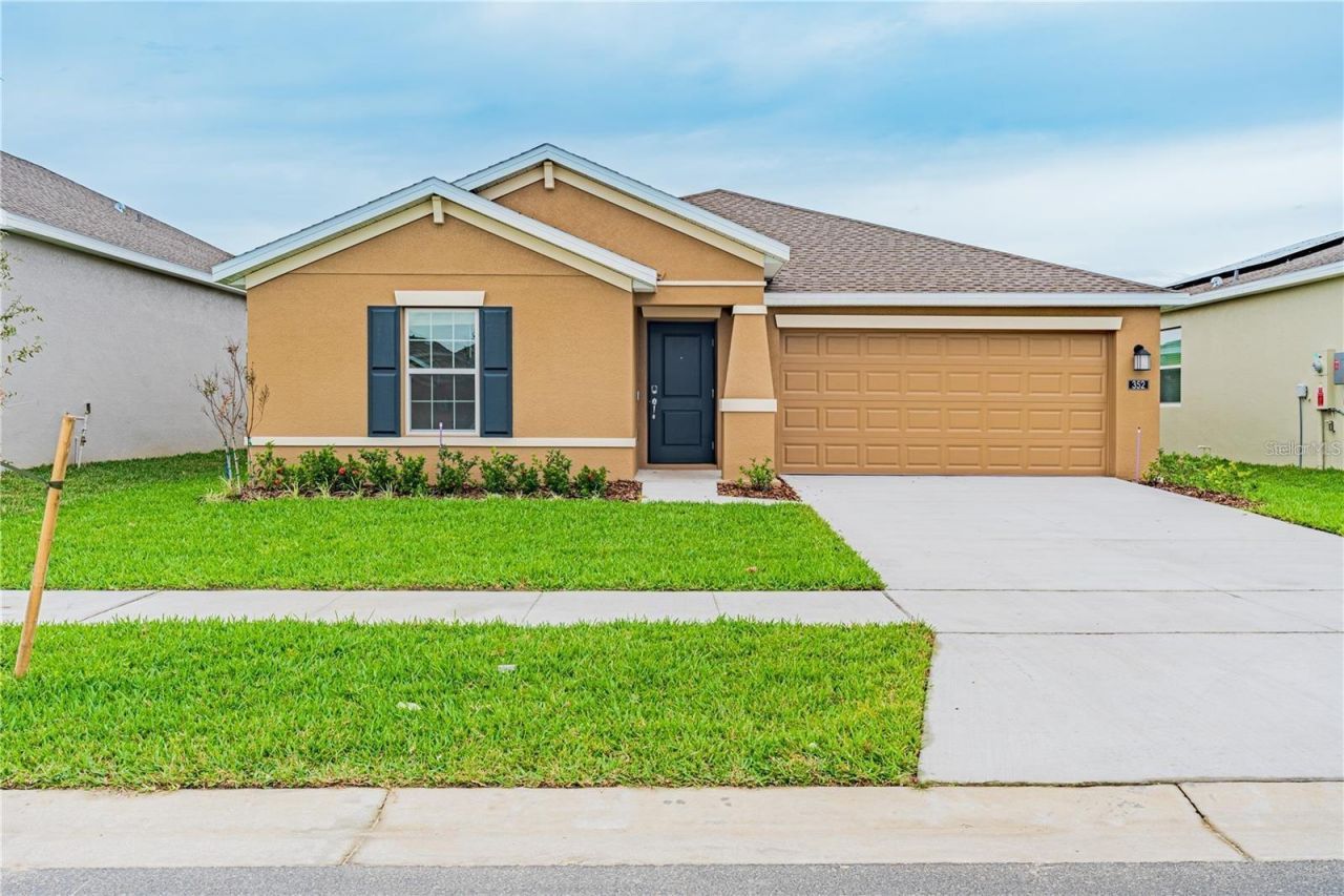 352 Heroic Road, Davenport, FL 33837 Main Photo