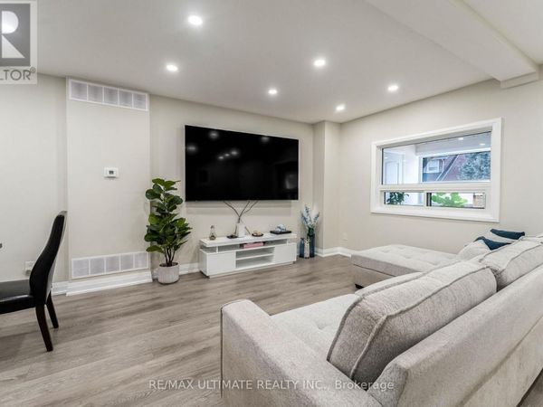 47 Mahoney Avenue, Toronto (Mount Dennis), ON M6M2H5