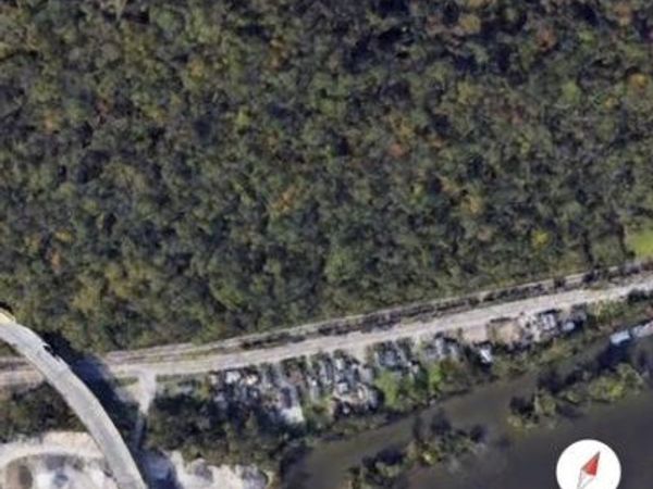 Roxalana Dr, DUNBAR, WV 25064