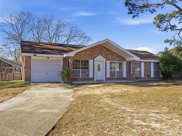 5719 Ventura Ln, Pensacola, FL 32526