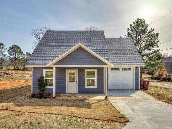 1879 Rockford Drive, Eufaula, OK 74432