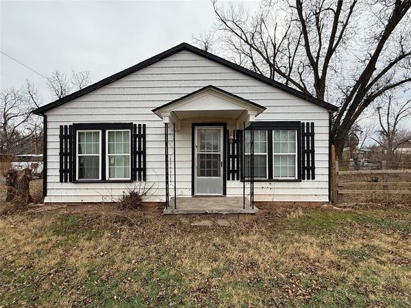 521 E Davis Street, Tipton, OK 73570