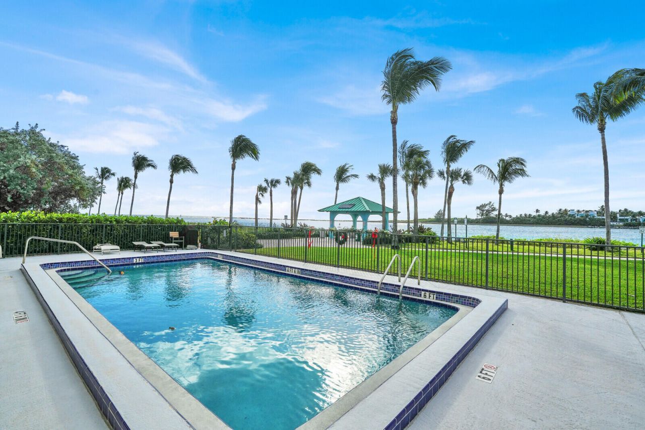 300 Inlet Way, Unit 2, Palm Beach Shores, FL 33404 Photo