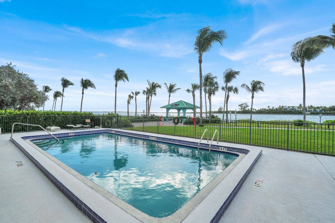 300 Inlet Way, Unit 2, Palm Beach Shores, FL 33404 Photo