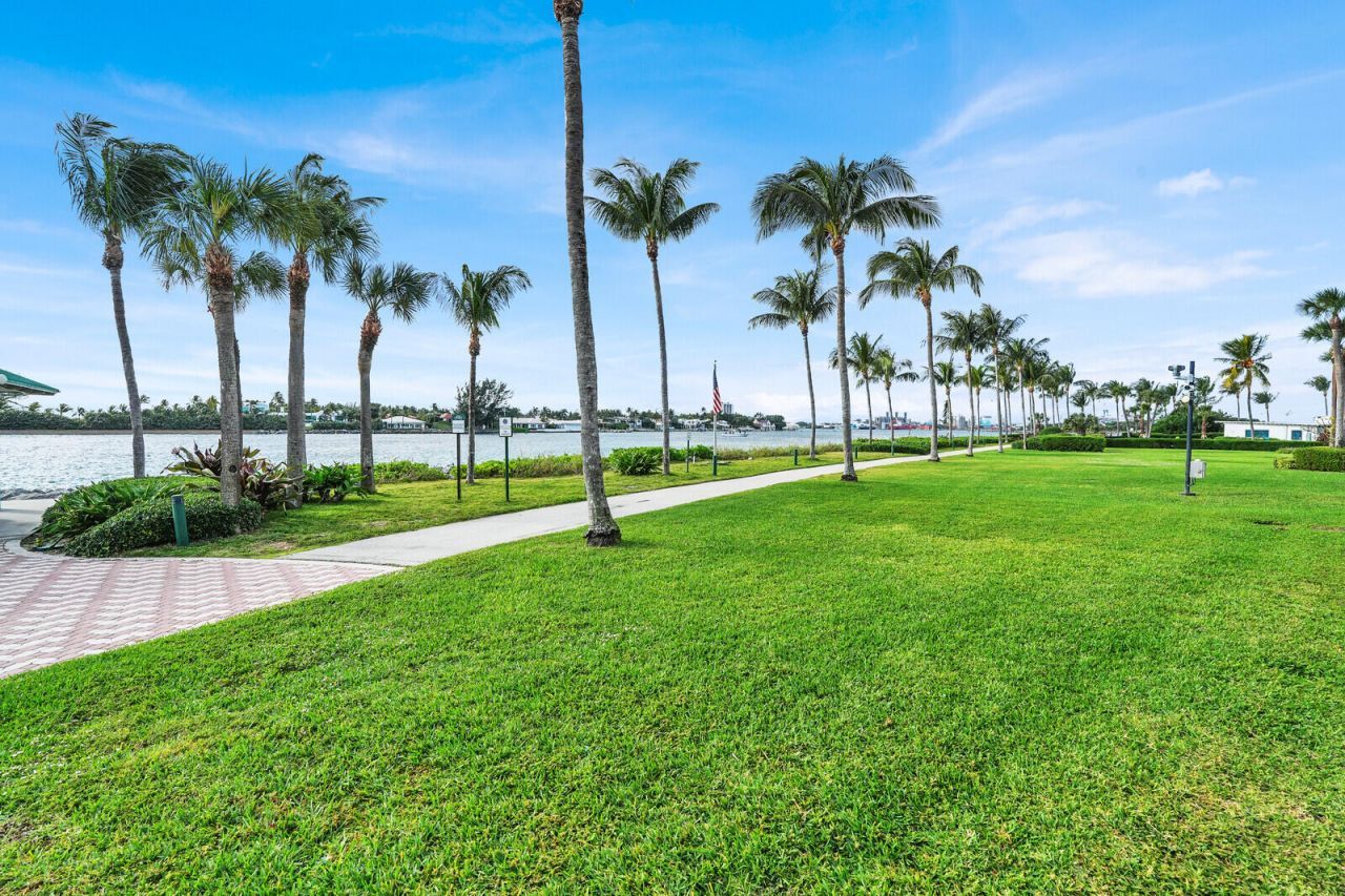 300 Inlet Way, Unit 2, Palm Beach Shores, FL 33404 Photo