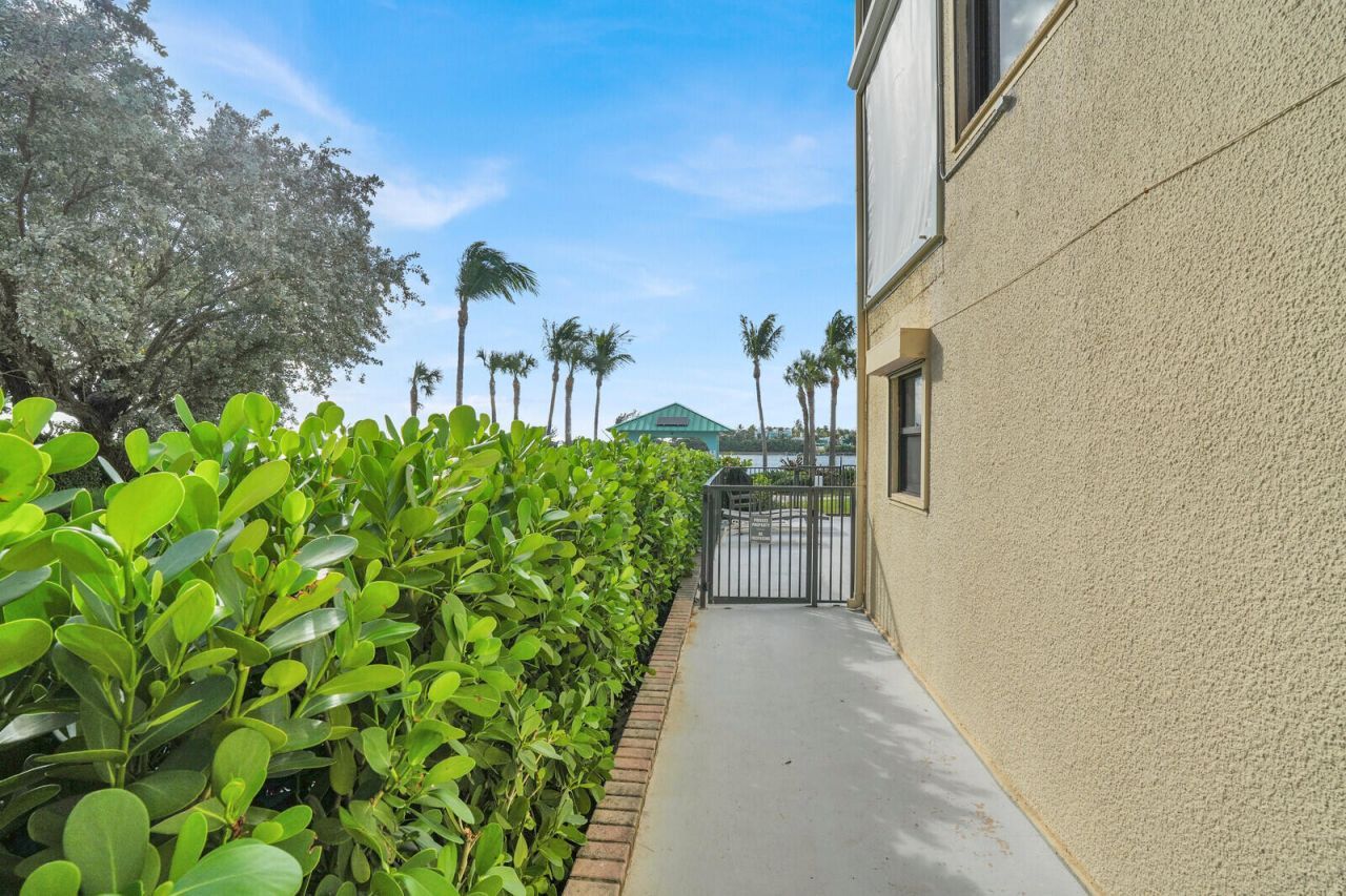 300 Inlet Way, Unit 2, Palm Beach Shores, FL 33404 Photo