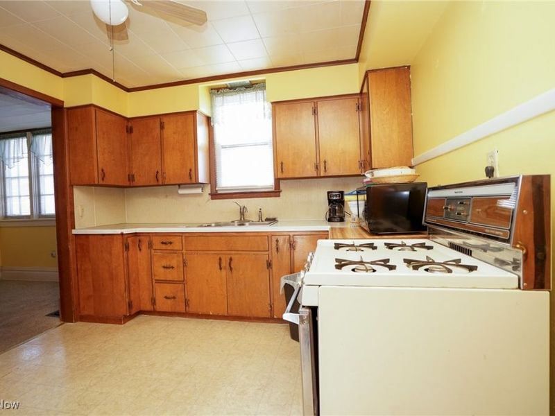 676 S Stateline Road, Masury, OH 44438 Photo 9