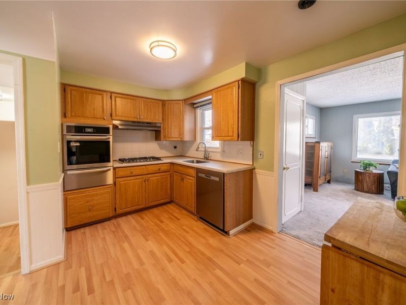 1208 Croyden Road, Lyndhurst, OH 44124 Photo 11