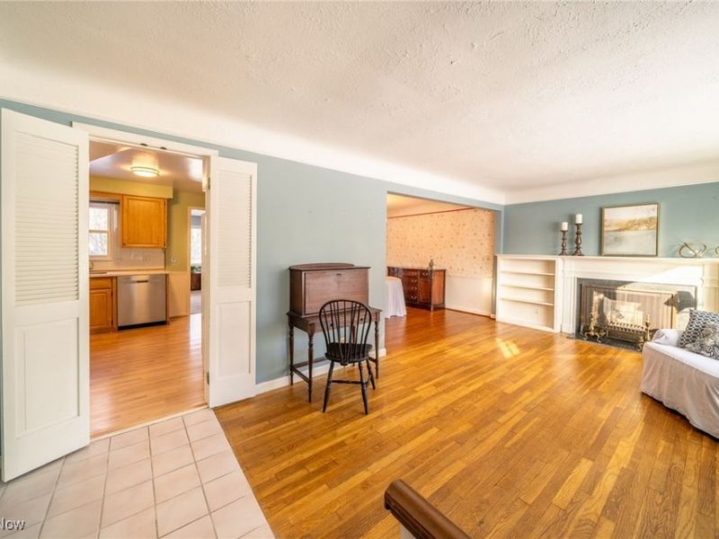 1208 Croyden Road, Lyndhurst, OH 44124 Photo 2