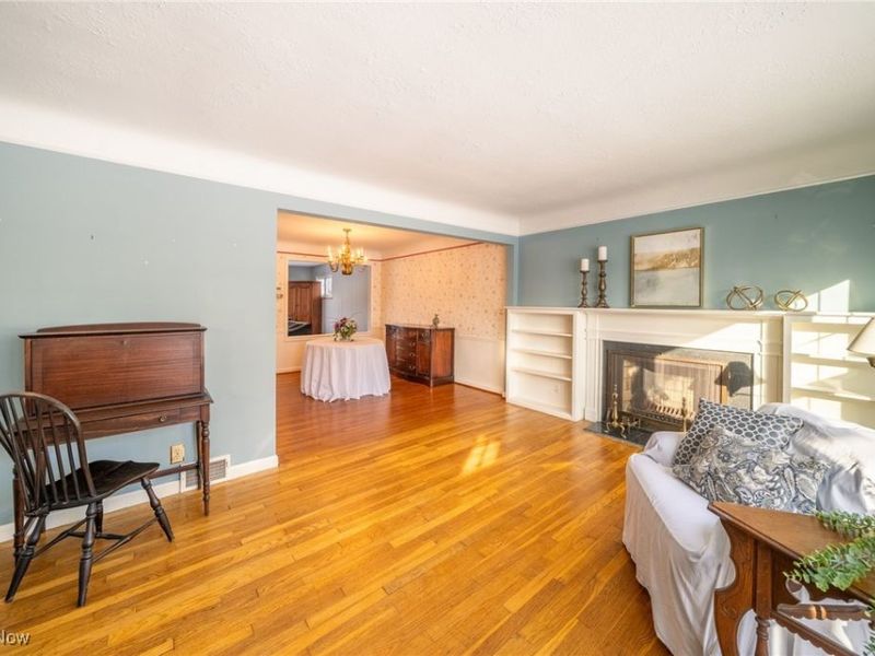 1208 Croyden Road, Lyndhurst, OH 44124 Photo 4