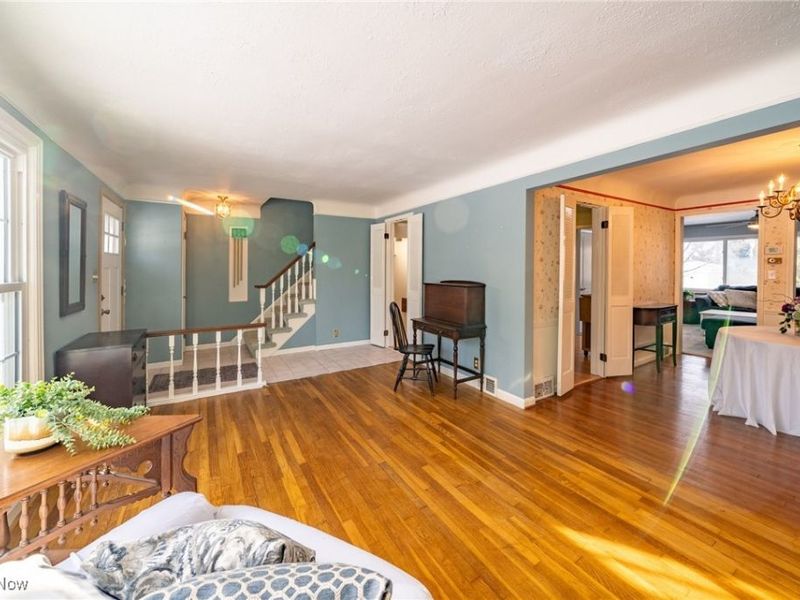 1208 Croyden Road, Lyndhurst, OH 44124 Photo 6