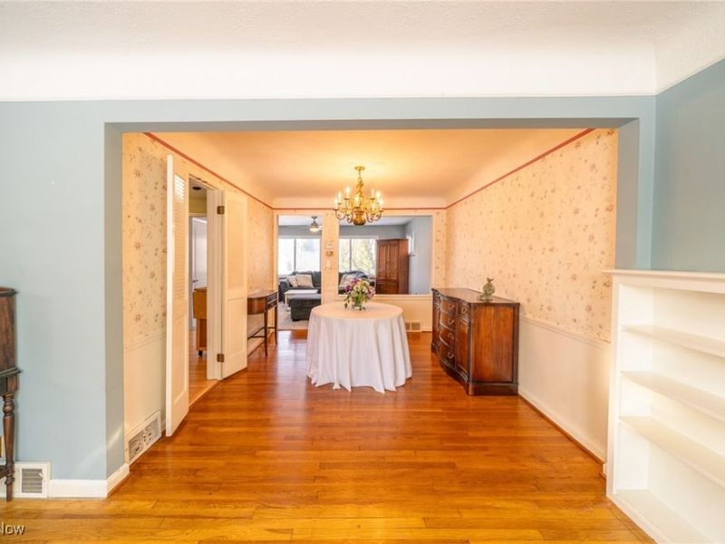 1208 Croyden Road, Lyndhurst, OH 44124 Photo 9