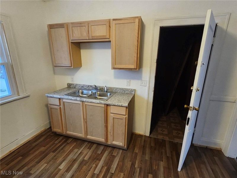 13322 Caine Avenue, Cleveland, OH 44105 Photo 8