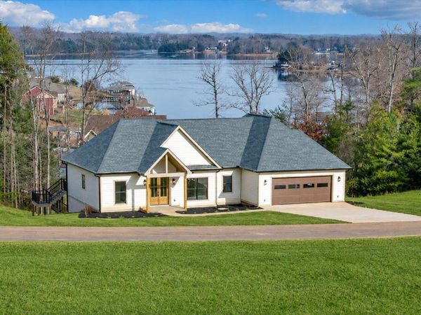 639 Compass Cove CIR, Moneta, VA 24121