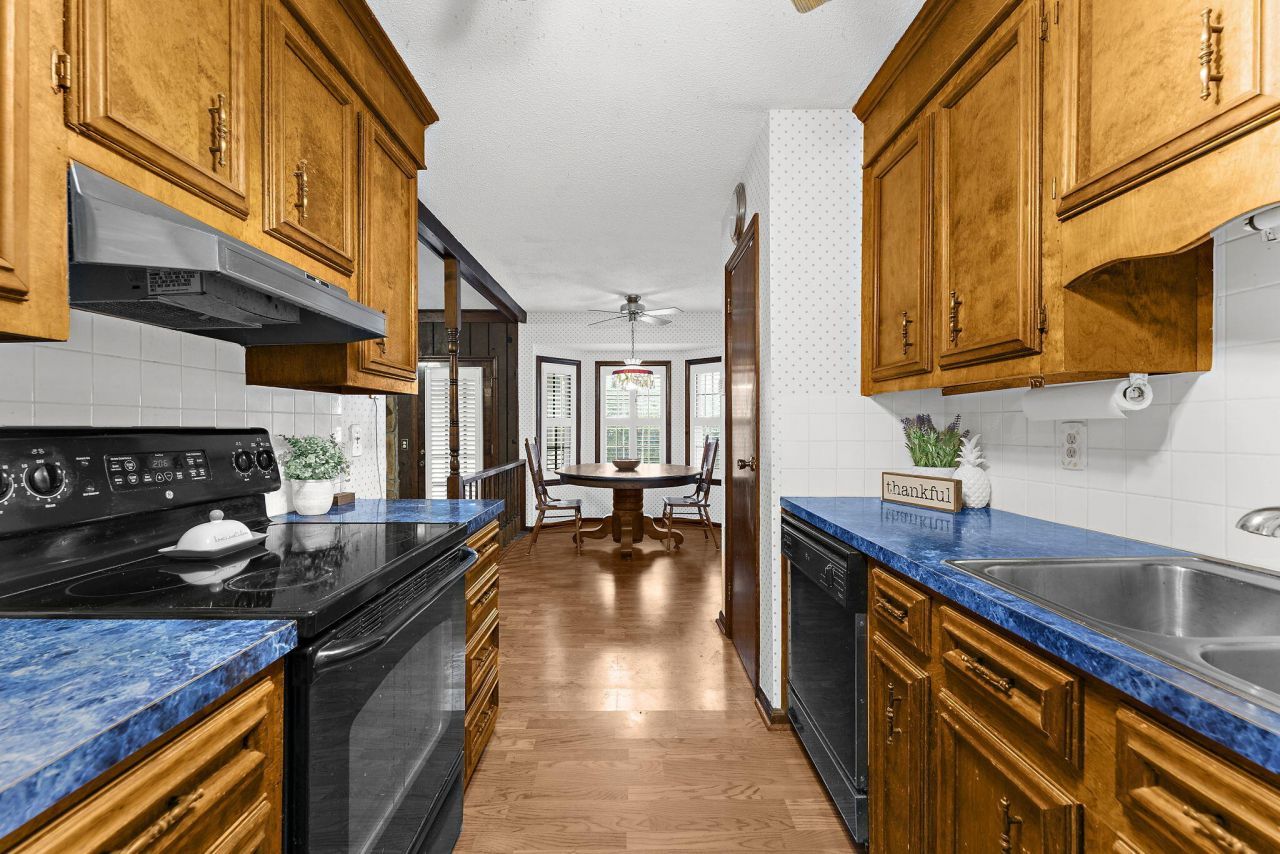 100 Flicker Lane Photo 14