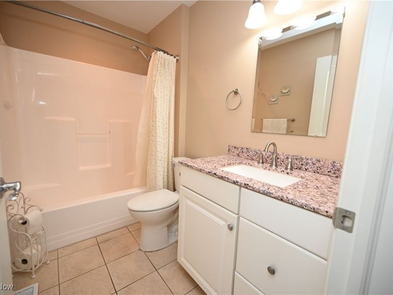 170 Sandy Court, Unit 7, New Middletown, OH 44442 Photo 18