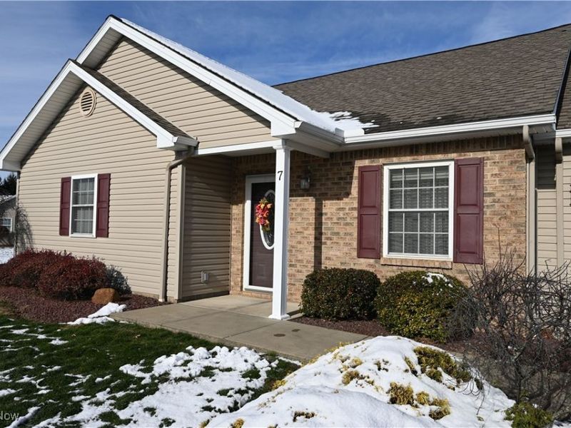 170 Sandy Court, Unit 7, New Middletown, OH 44442 Photo 2