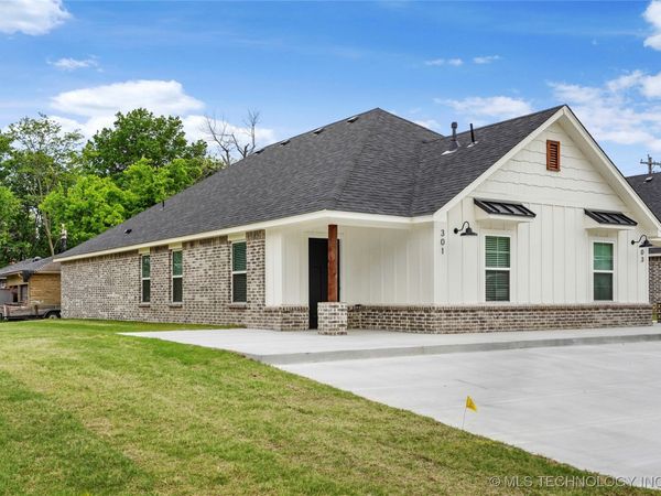 821 E 11th Street, Claremore, OK 74017