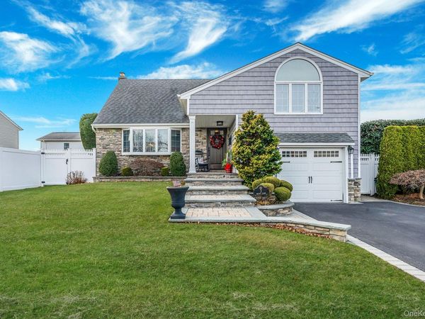 3 Walnut Place, North Massapequa, NY 11758