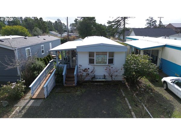 1699 27TH ST, Unit 5, Florence, OR 97439