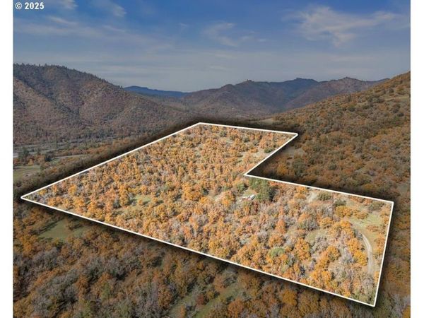 11926 BLACKWELL RD, Central Point, OR 97502