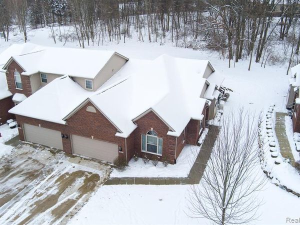 9573 Kingsway Circle, Springfield Twp, MI 48348