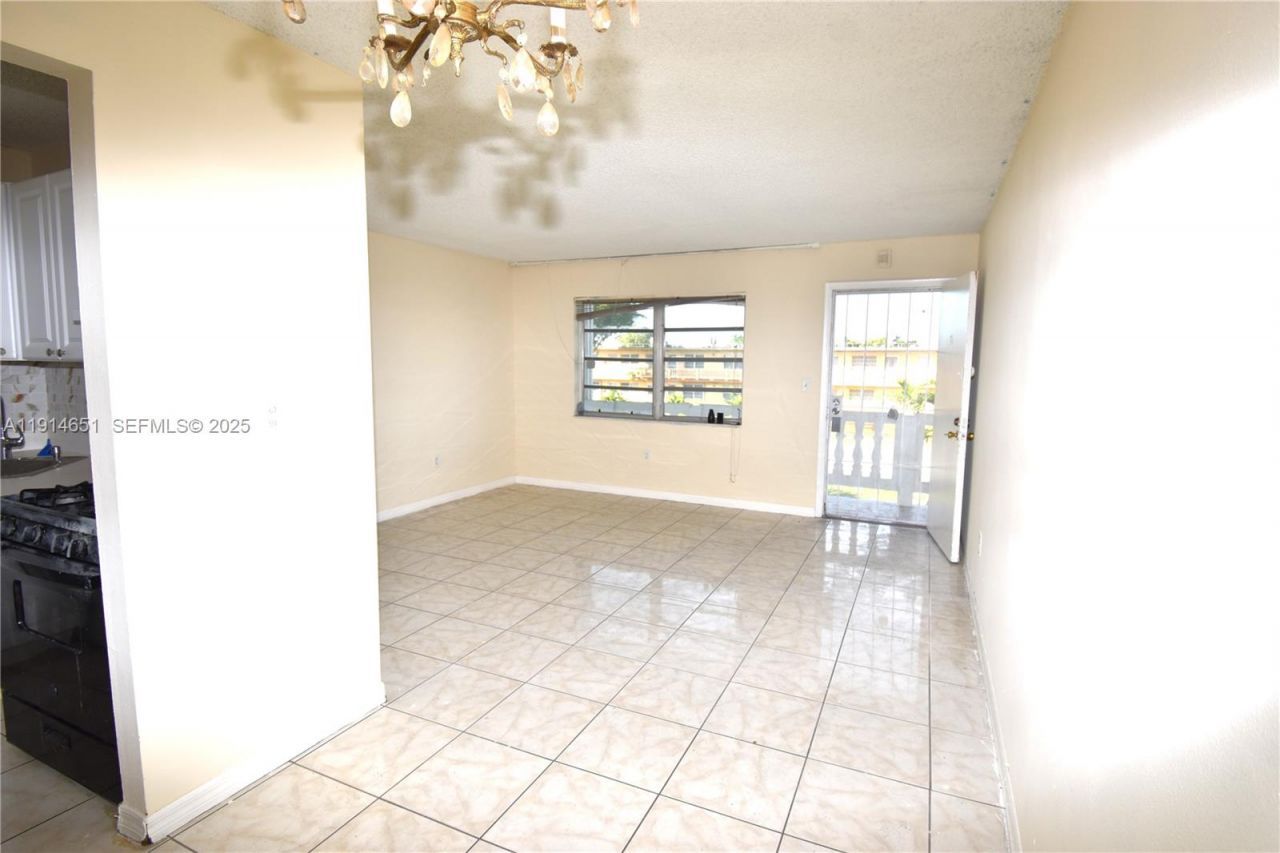 130 NE 202nd Ter, Unit S21, Miami Gardens, FL 33179 Photo