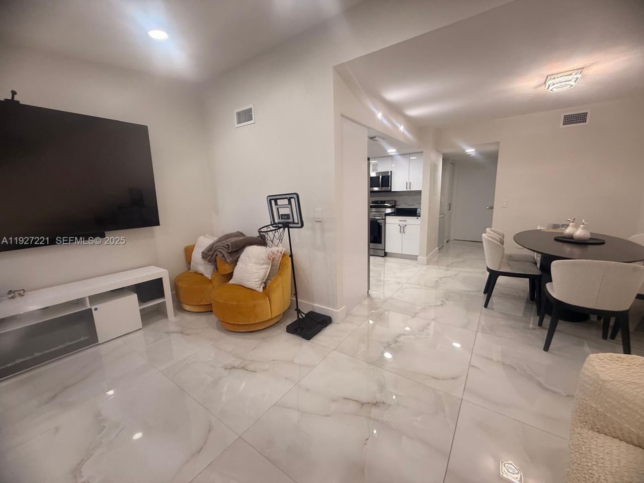 6864 NW 166th Ter, Unit 903, Miami Lakes, FL 33014 Photo