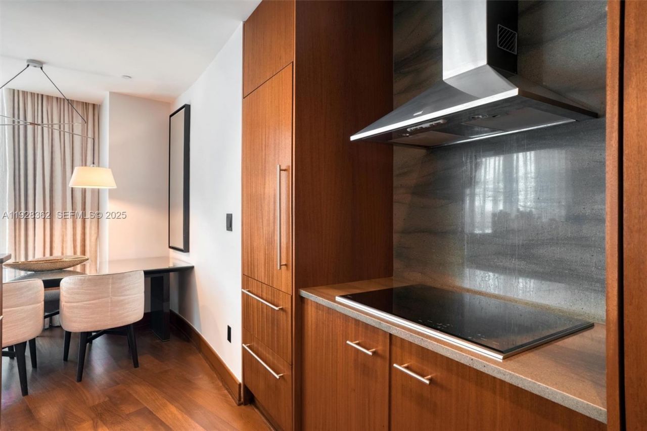 10295 Collins Ave., Unit 1014, Bal Harbour, FL 33154 Photo