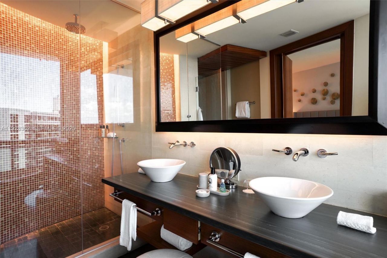 10295 Collins Ave., Unit 1014, Bal Harbour, FL 33154 Photo