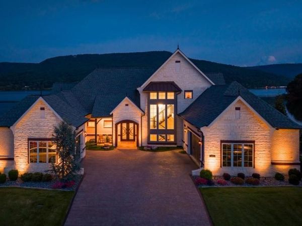 290 Edgewater Way, Jasper, TN 37347