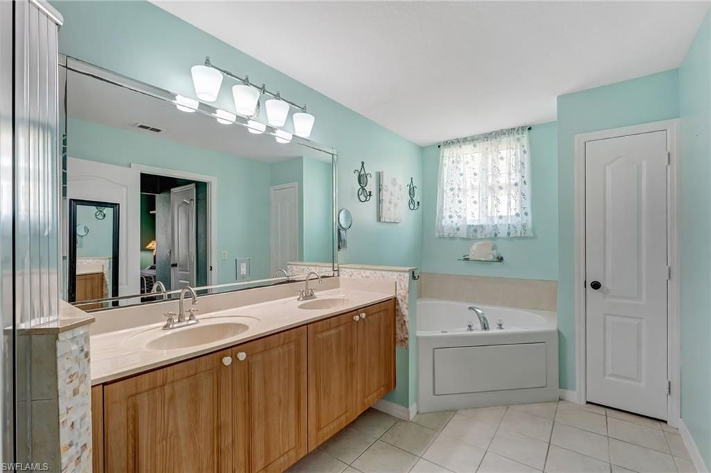 2549 Deerfield Lake Ct, Cape Coral, FL 33909 Photo