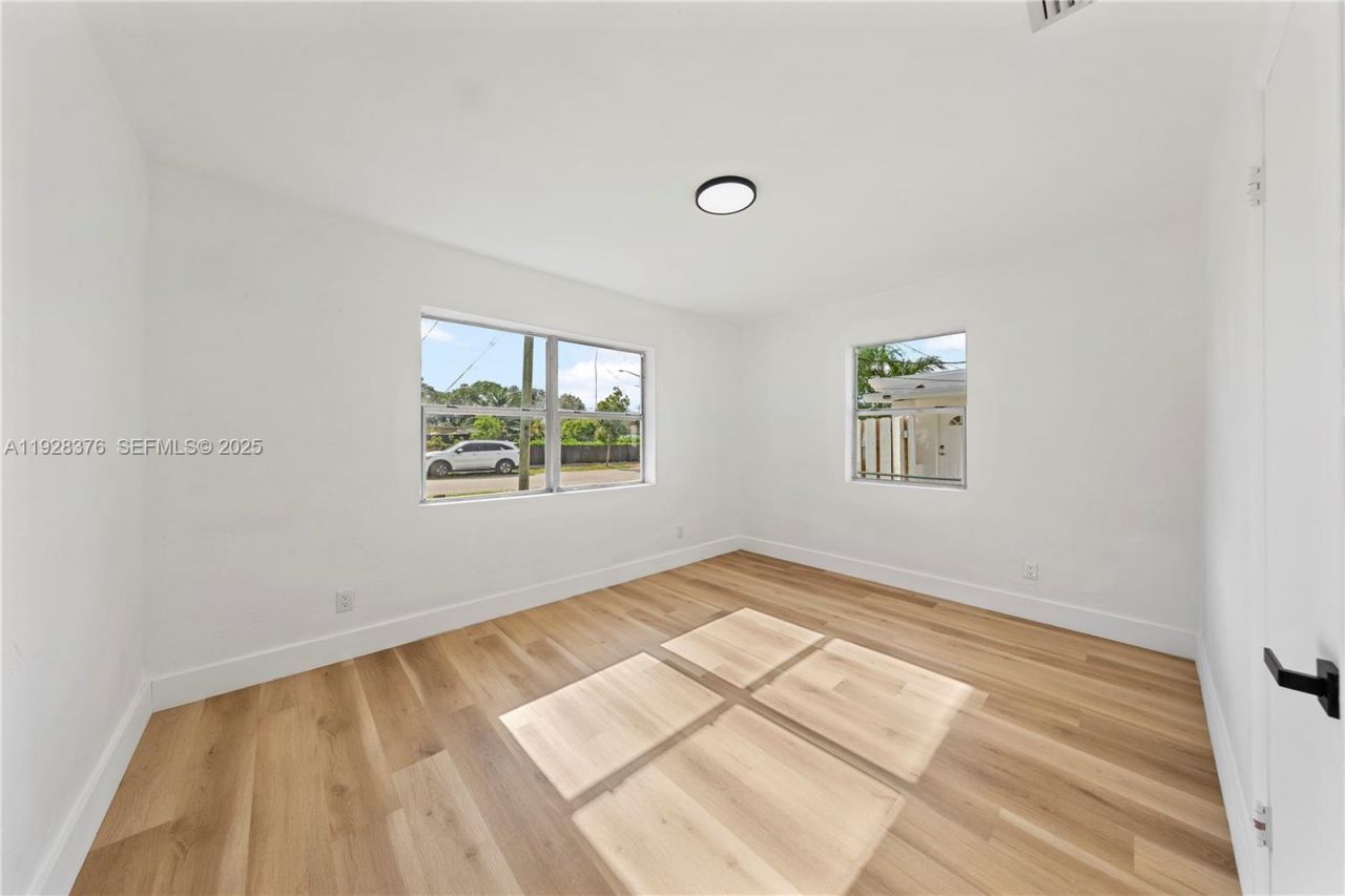 608 NW 6th Ct, Hallandale Beach, FL 33009 Photo